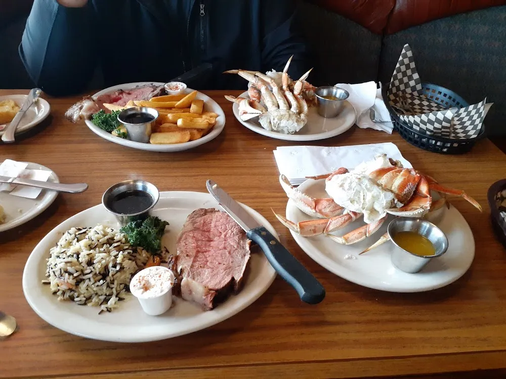 8 Oz Prime Rib with All You Can Eat Dungeness Crab